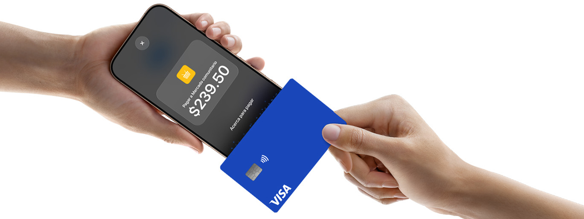 mano pagando con tarjeta a smartphone